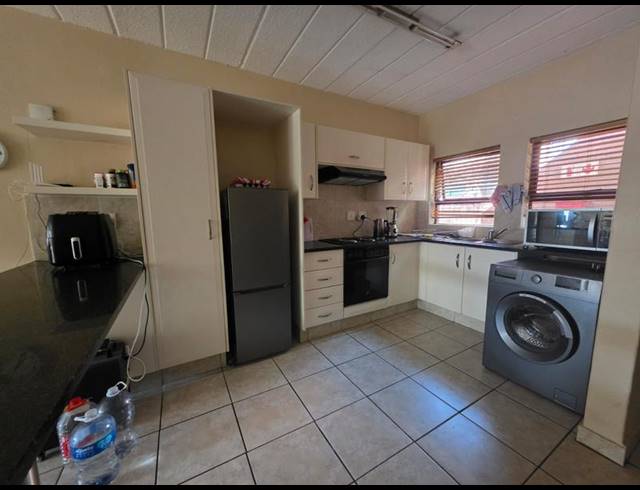2 BEDROOM APARTMENT FOR SALE IN SUNNINGHILL